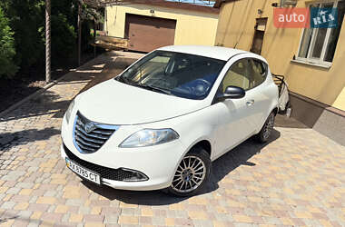Хэтчбек Lancia Ypsilon 2012 в 
