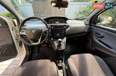 Хэтчбек Lancia Ypsilon 2012 в 