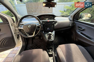Хэтчбек Lancia Ypsilon 2012 в 