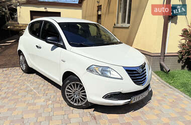 Хэтчбек Lancia Ypsilon 2012 в 