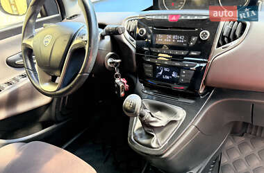 Хэтчбек Lancia Ypsilon 2012 в 