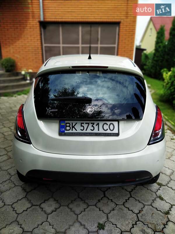 Хэтчбек Lancia Ypsilon 2012 в Ровно