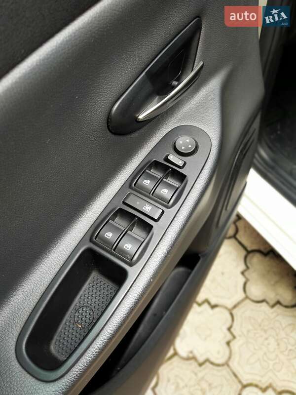 Хэтчбек Lancia Ypsilon 2012 в Ровно
