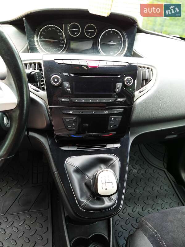 Хэтчбек Lancia Ypsilon 2012 в Ровно