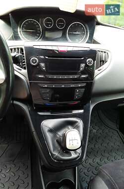 Хэтчбек Lancia Ypsilon 2012 в 