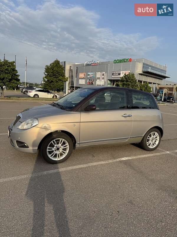 Хэтчбек Lancia Ypsilon 2008 в Обухове