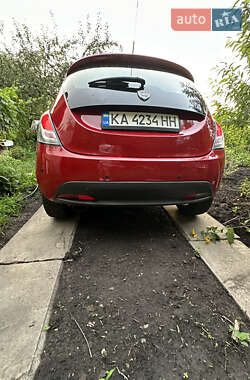 Хэтчбек Lancia Ypsilon 2012 в 