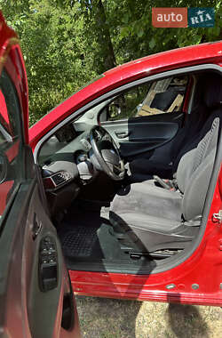 Хэтчбек Lancia Ypsilon 2012 в 