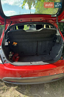 Хэтчбек Lancia Ypsilon 2012 в 