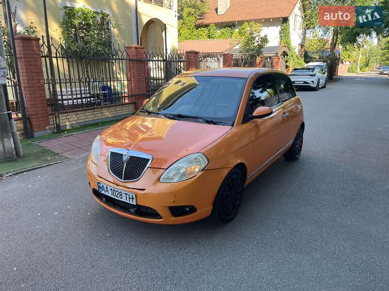 Хэтчбек Lancia Ypsilon 2008 в 