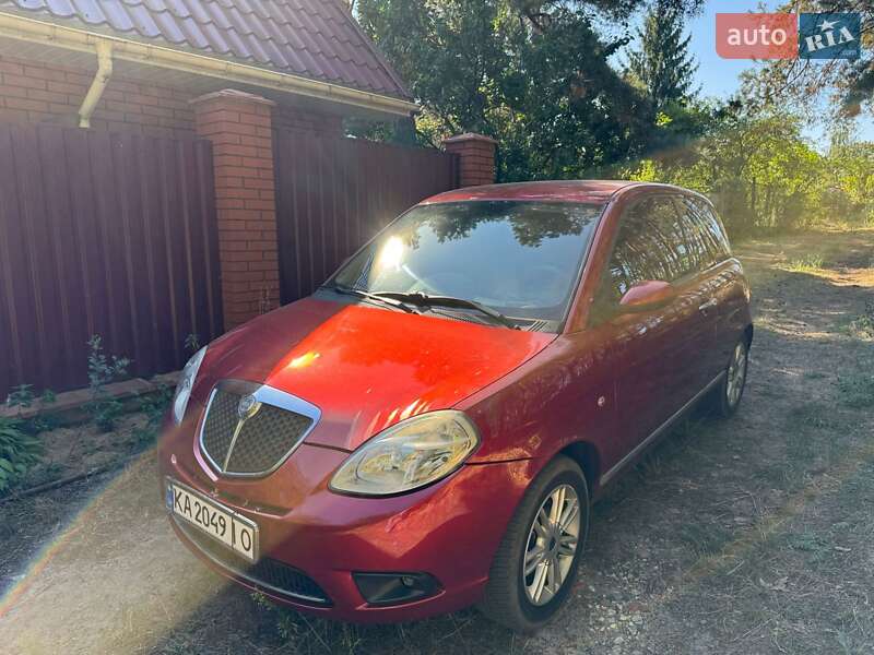 Хэтчбек Lancia Ypsilon 2008 в Киеве