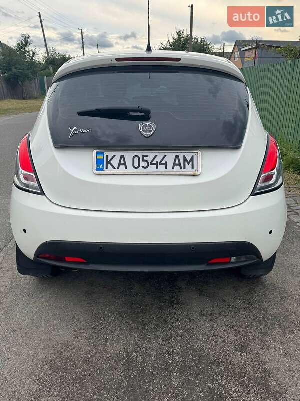 Хетчбек Lancia Ypsilon 2012 в 