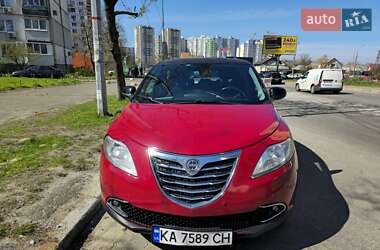 Хетчбек Lancia Ypsilon 2013 в 