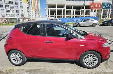Хетчбек Lancia Ypsilon 2013 в 