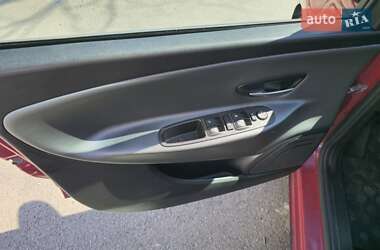 Хетчбек Lancia Ypsilon 2013 в 