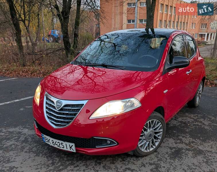 Хетчбек Lancia Ypsilon 2012 в Рівному фото Хетчбек Lancia Ypsilon 2012 в Рівному
