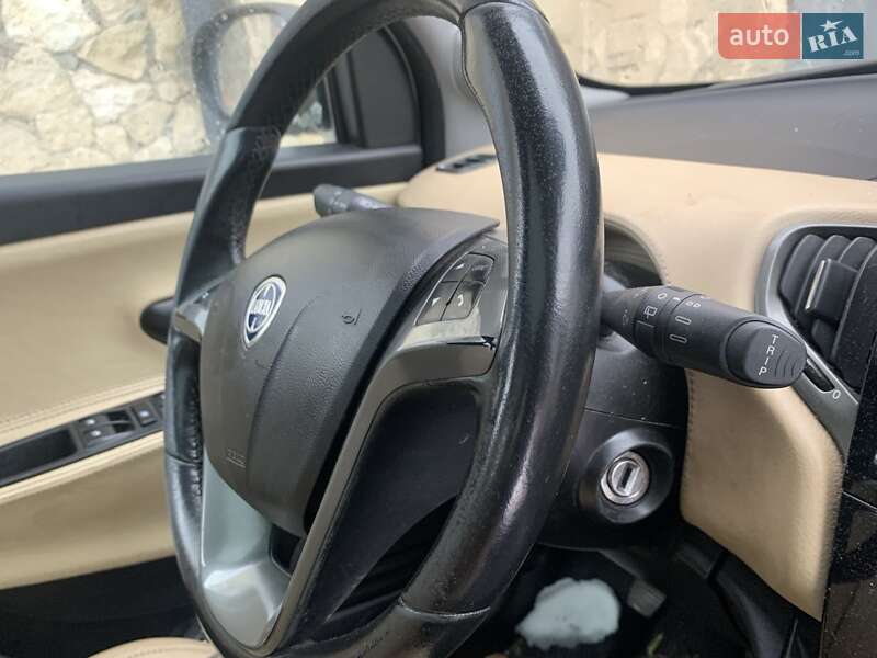 Хэтчбек Lancia Ypsilon 2012 в Львове