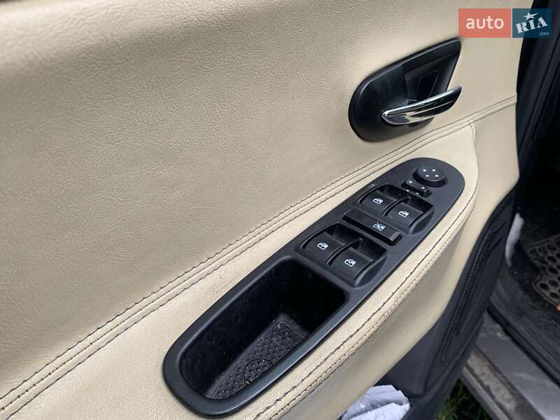 Хэтчбек Lancia Ypsilon 2012 в Львове