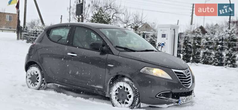 Хэтчбек Lancia Ypsilon 2012 в Дубно