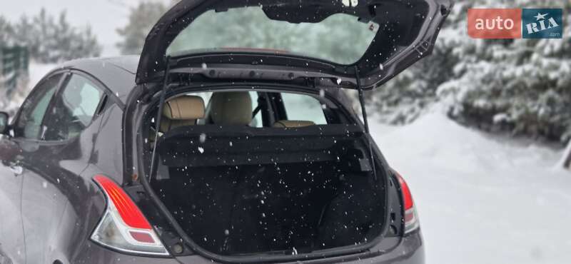 Хэтчбек Lancia Ypsilon 2012 в Дубно