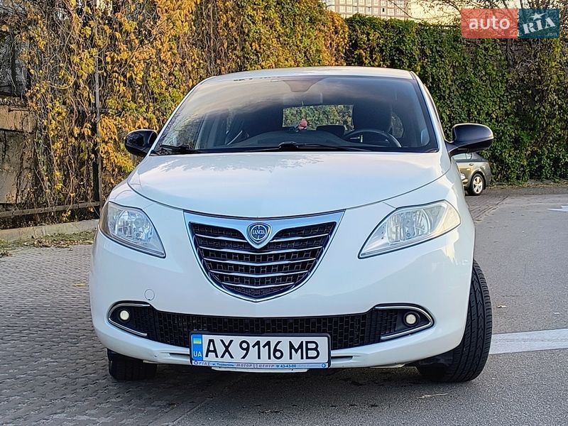 Lancia Ypsilon 2012