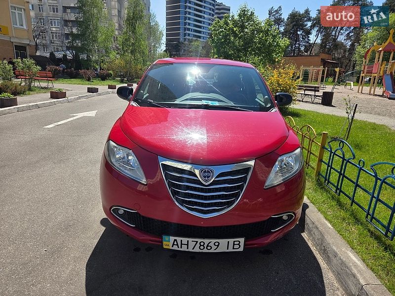 Хэтчбек Lancia Ypsilon 2012 в Киеве