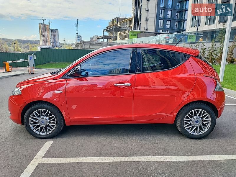 Хэтчбек Lancia Ypsilon 2012 в Киеве