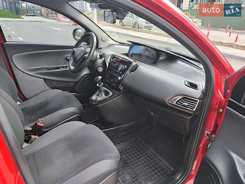 Хэтчбек Lancia Ypsilon 2012 в Киеве
