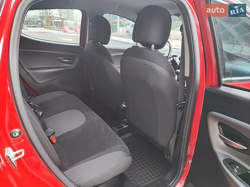 Хэтчбек Lancia Ypsilon 2012 в Киеве