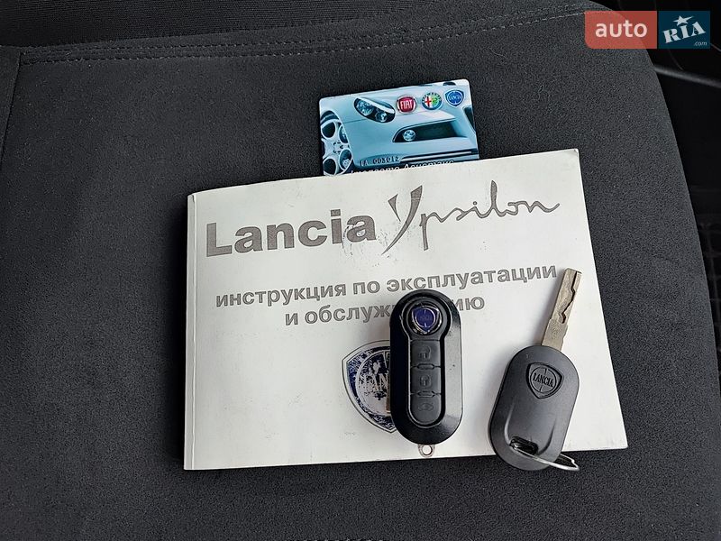 Хэтчбек Lancia Ypsilon 2012 в Киеве