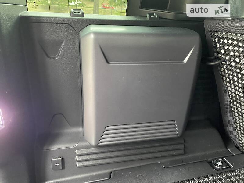 Внедорожник / Кроссовер Land Rover Defender 2020 в Киеве