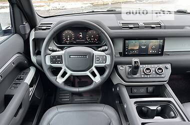 Внедорожник / Кроссовер Land Rover Defender 2022 в 
