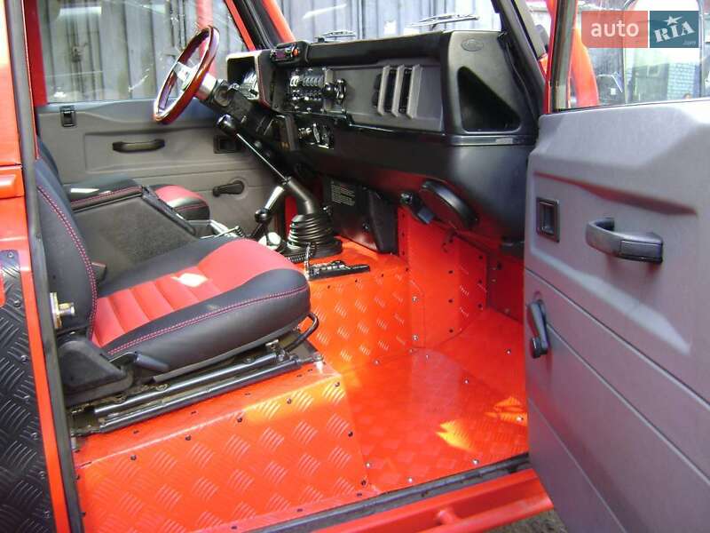 Позашляховик / Кросовер Land Rover Defender 1998 в Києві