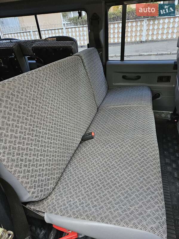 Позашляховик / Кросовер Land Rover Defender 2002 в Києві