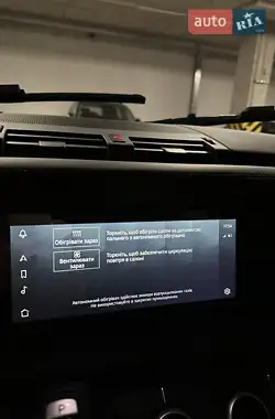 Land Rover Defender 2021