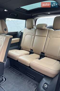 Внедорожник / Кроссовер Land Rover Defender 2024 в 