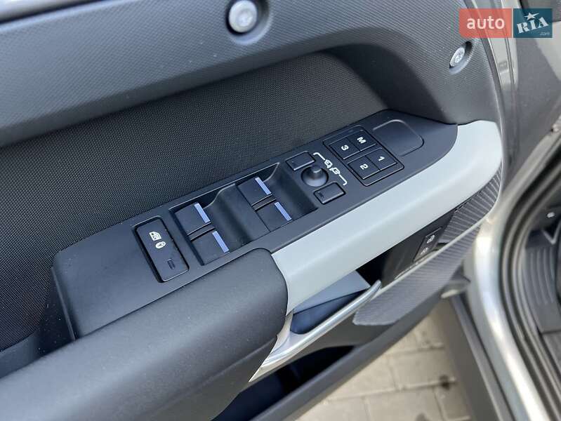 Позашляховик / Кросовер Land Rover Defender 2023 в Дніпрі