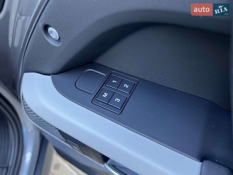 Позашляховик / Кросовер Land Rover Defender 2023 в Дніпрі