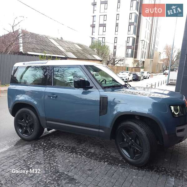 Land Rover Defender 2021