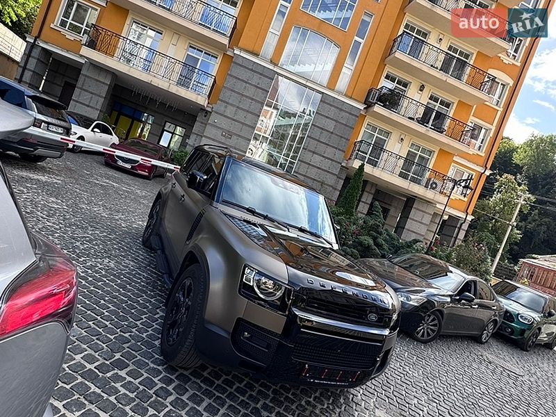 Land Rover Defender 2023