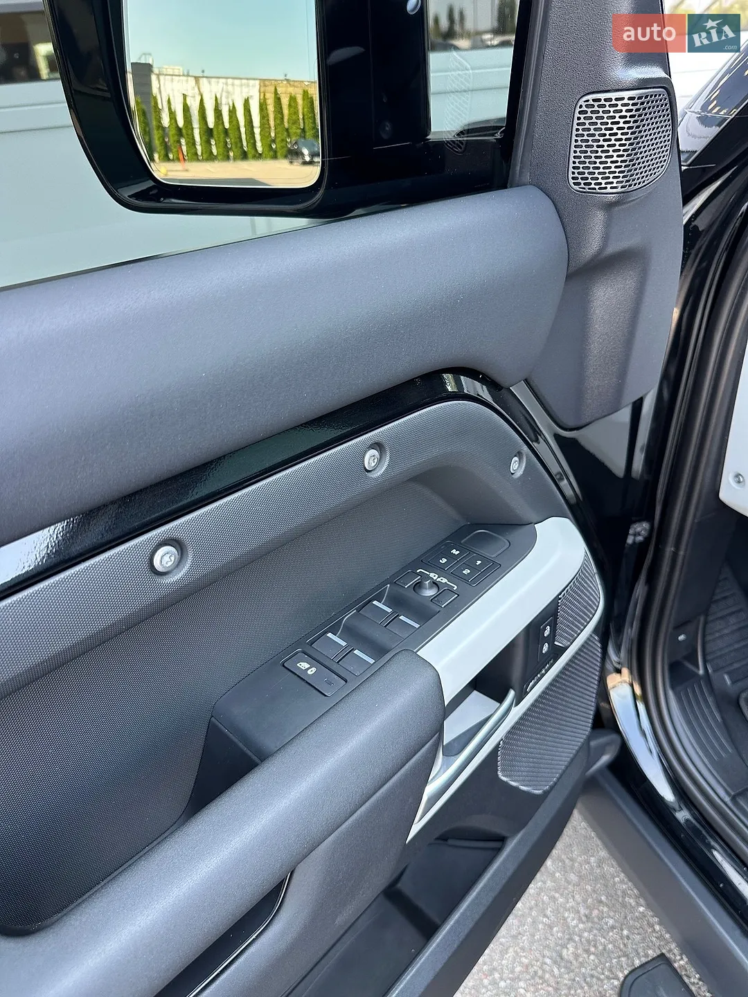 2023 Land Rover Defender - мініатюра 13