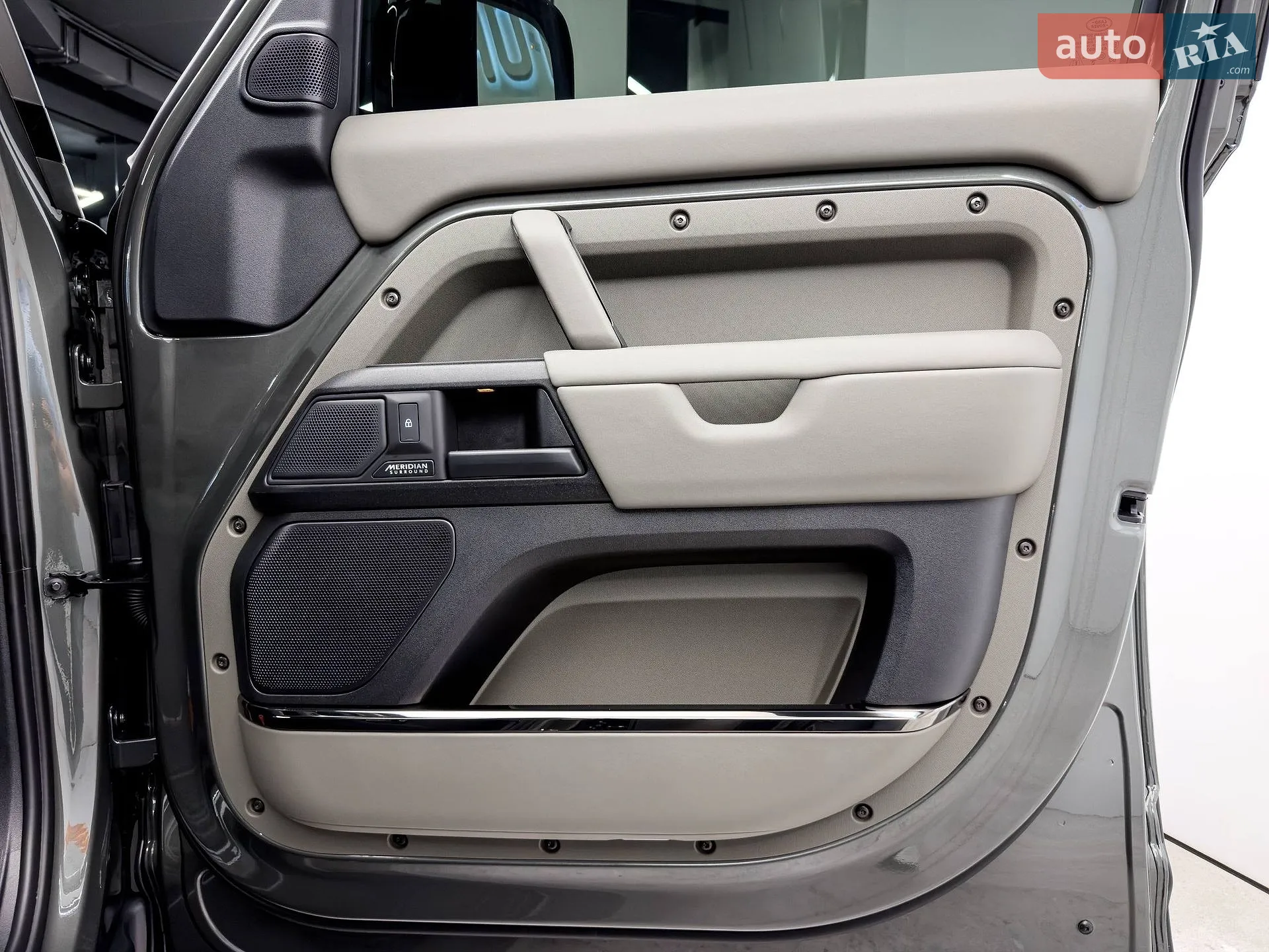 2025 Land Rover Defender - мініатюра 36