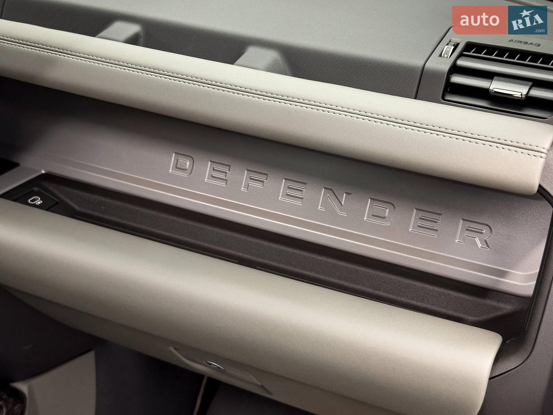 2025 Land Rover Defender - мініатюра 40
