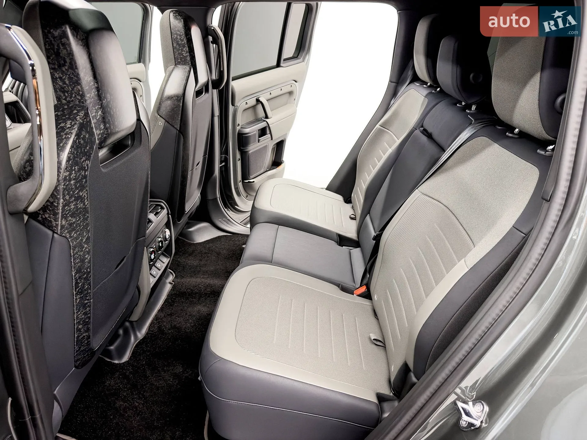 2025 Land Rover Defender - мініатюра 48
