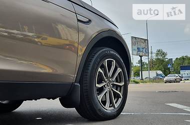 Позашляховик / Кросовер Land Rover Discovery Sport 2017 в 