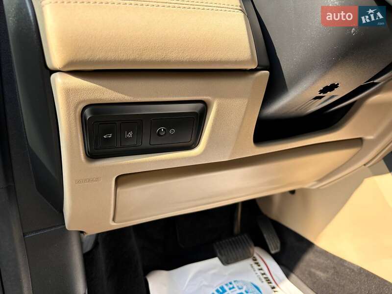 Внедорожник / Кроссовер Land Rover Discovery Sport 2017 в Львове