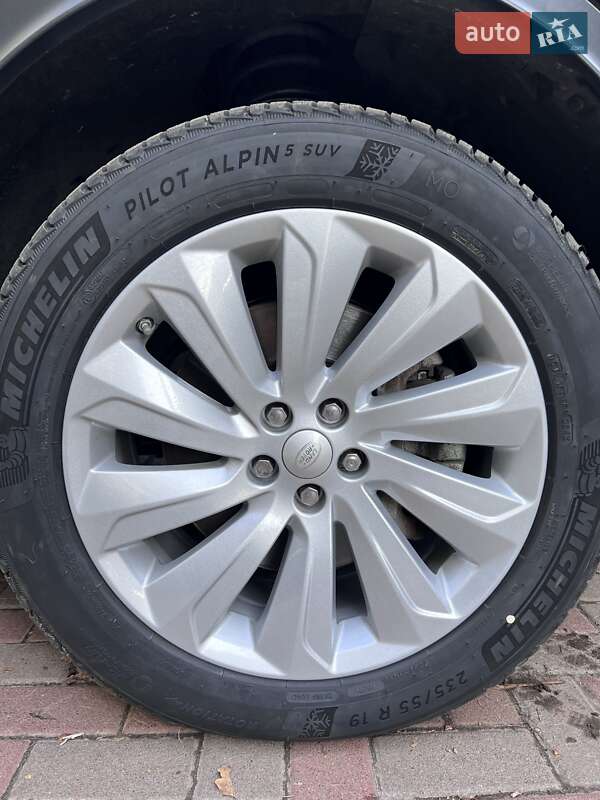 Внедорожник / Кроссовер Land Rover Discovery Sport 2019 в Киеве