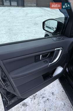 Внедорожник / Кроссовер Land Rover Discovery Sport 2016 в 