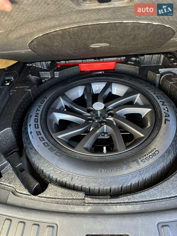 Внедорожник / Кроссовер Land Rover Discovery Sport 2015 в Киеве