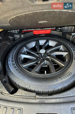 Внедорожник / Кроссовер Land Rover Discovery Sport 2015 в 
